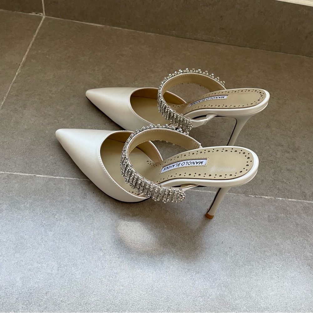 Manolo Blahnik Ivory Pointed Satin Mules with Crystal-Embellished Strap - Picture 5 of 10